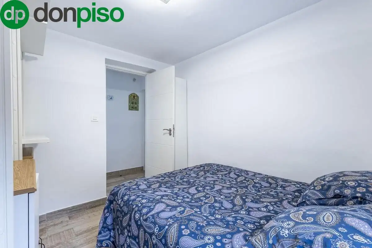 Habitación de Piso en venta en Granada con Aire acondicionado