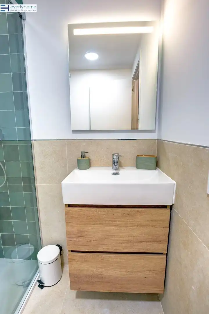 Baño de Piso para compartir en Valencia con Terraza, Amueblado y Balcón