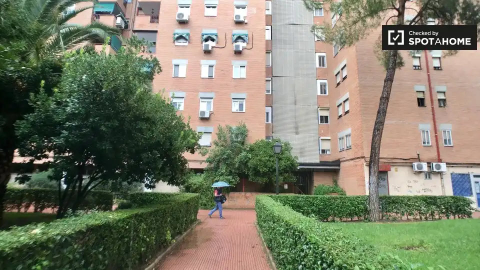Exterior view of Flat for rent in Alcalá de Henares  with Air Conditioner, Heating and Furnished