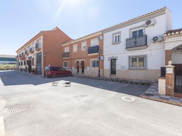 Terraced house with balcony for sale in Calle Bermejales 9