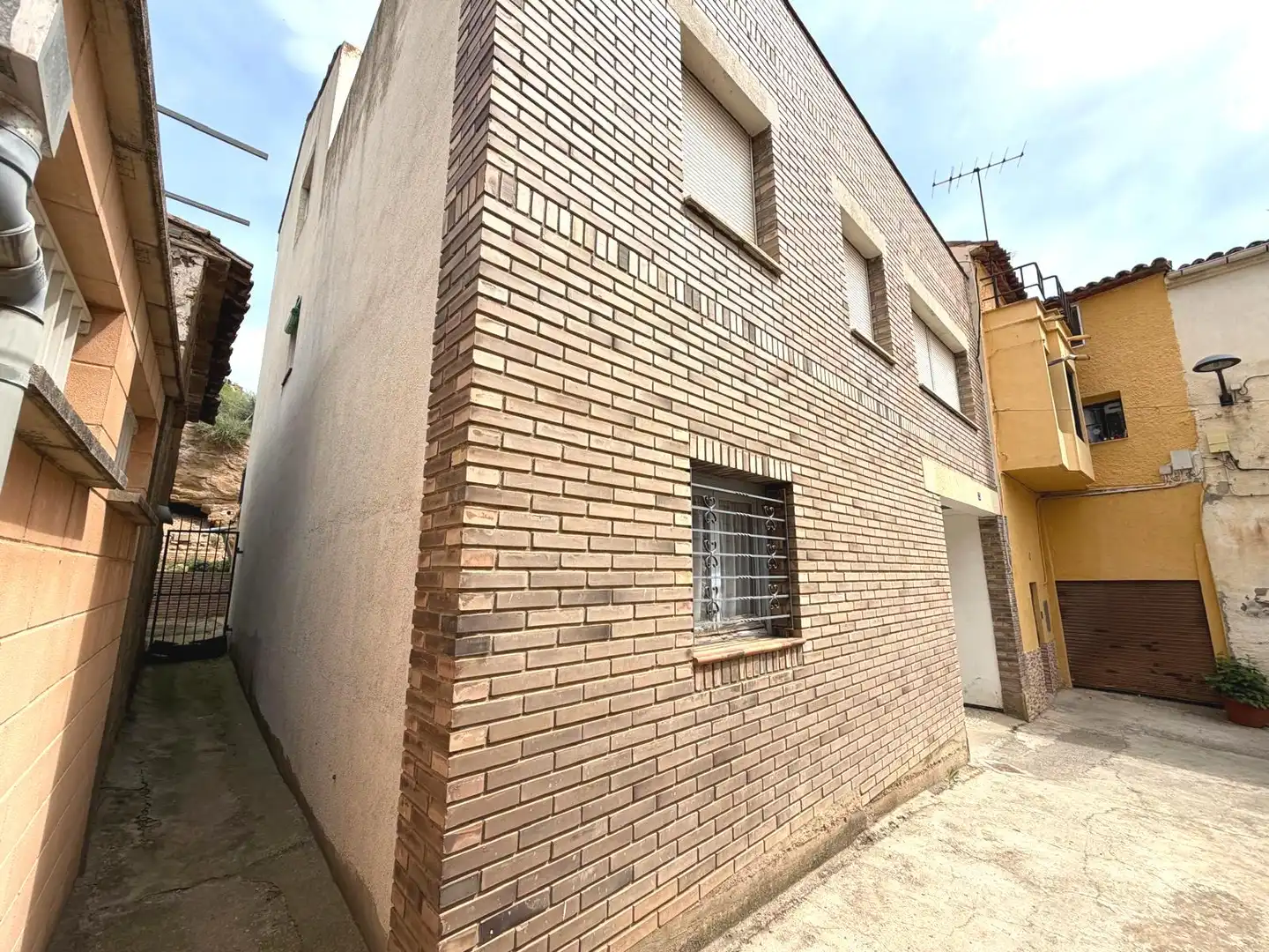 Vista exterior de Casa o xalet en venda en Tamarite de Litera amb Calefacció, Jardí privat i Terrassa