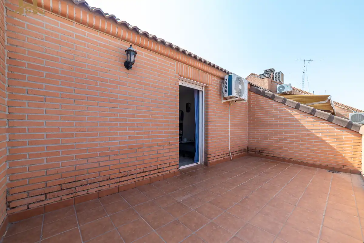 Terraza de Casa adosada en venta en Móstoles con Aire acondicionado, Calefacción y Jardín privado