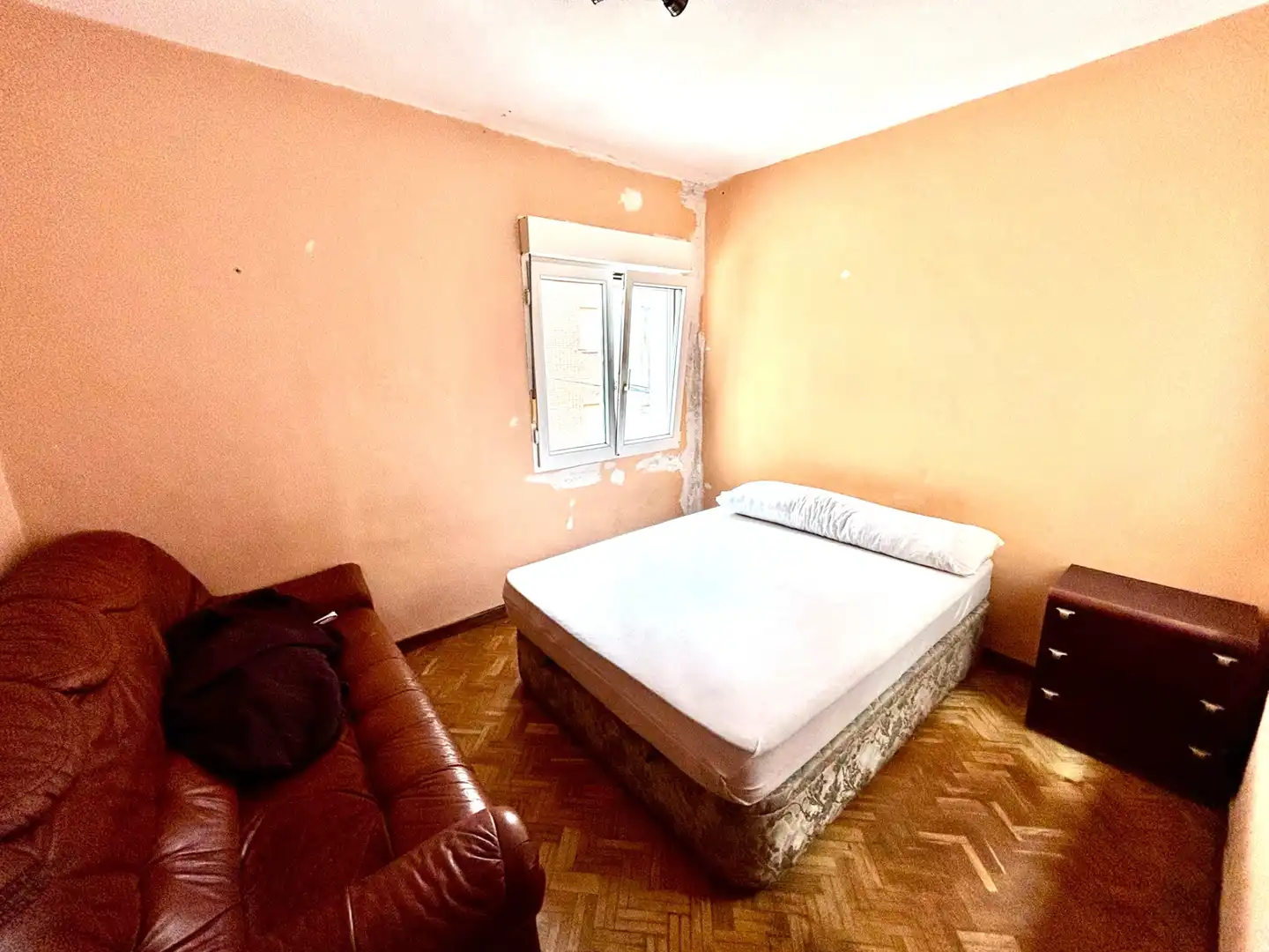 Habitación de Piso en venta en Gijón  con Calefacción, Parquet y Amueblado