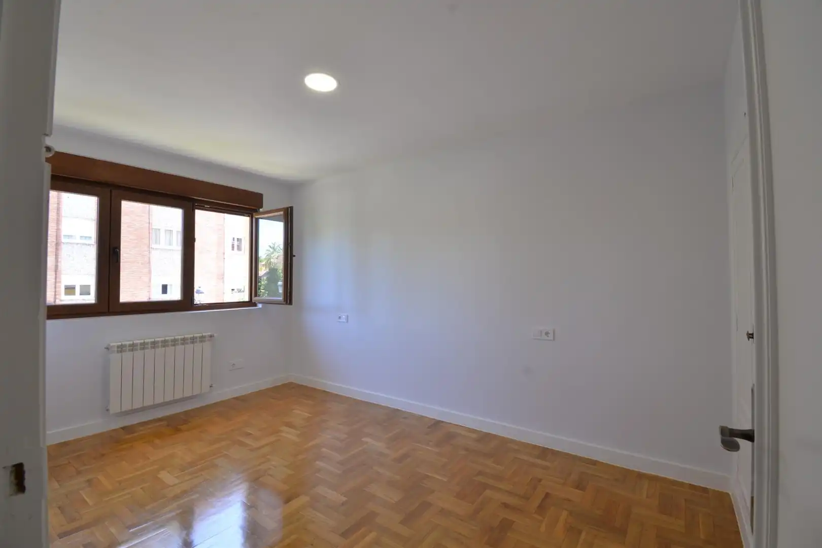 Schlafzimmer von Haus oder Chalet zur Miete in Oviedo  mit Abstellraum