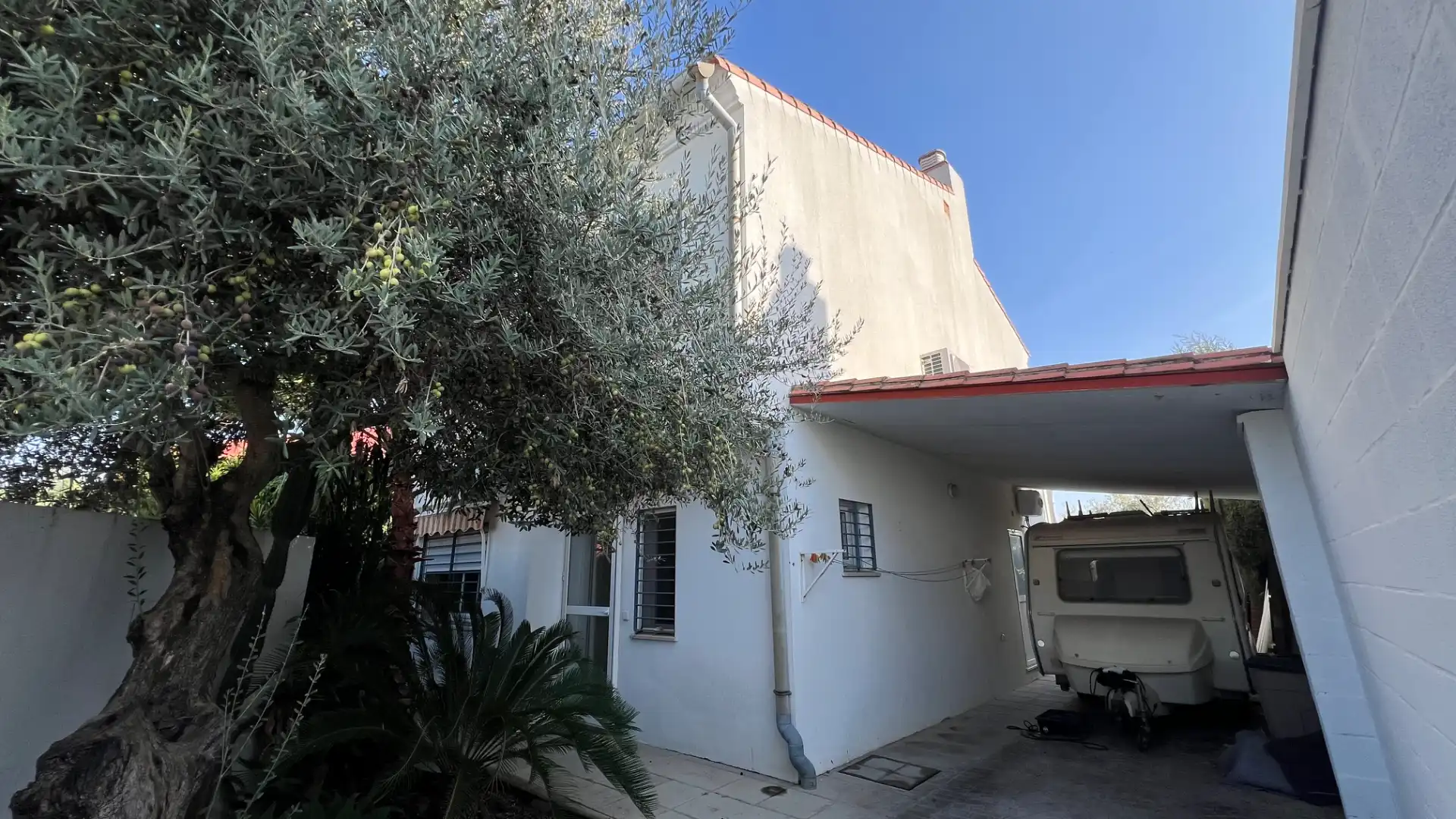 Vista exterior de Casa o xalet en venda en Espartinas amb Aire condicionat, Calefacció i Jardí privat