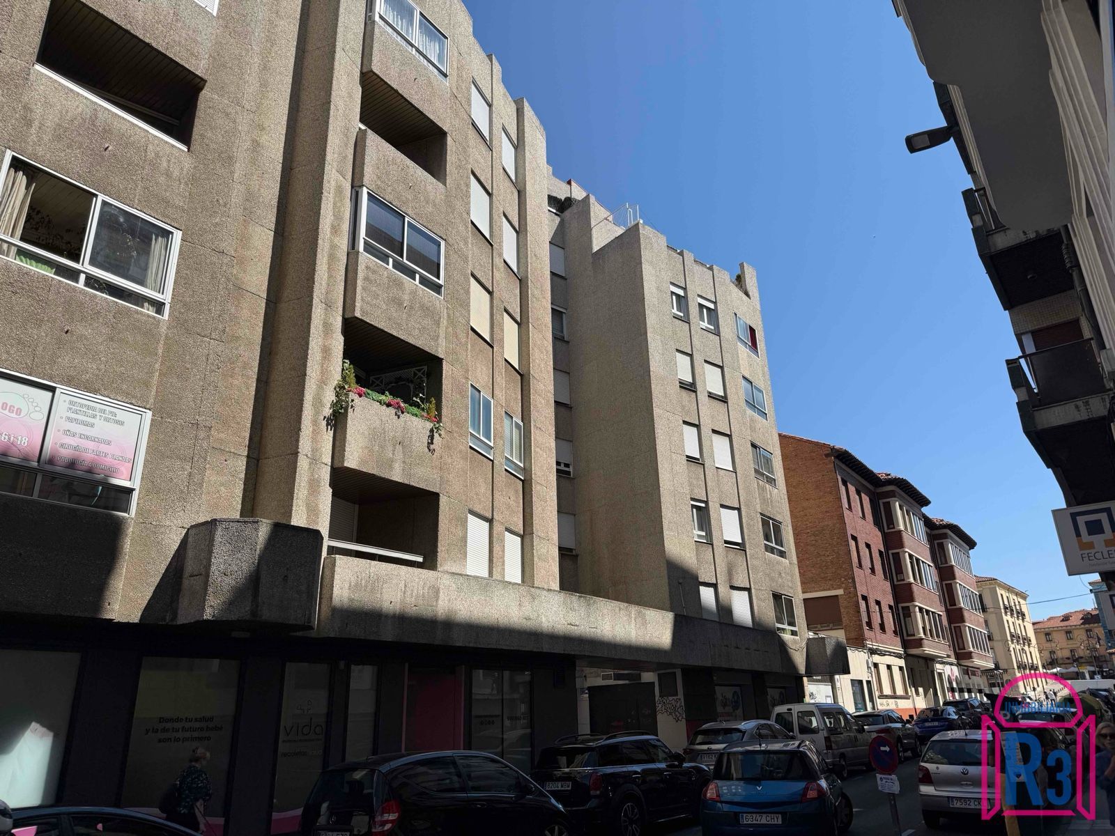 Vista exterior de Apartament de lloguer en León Capital  amb Calefacció, Terrassa i Moblat