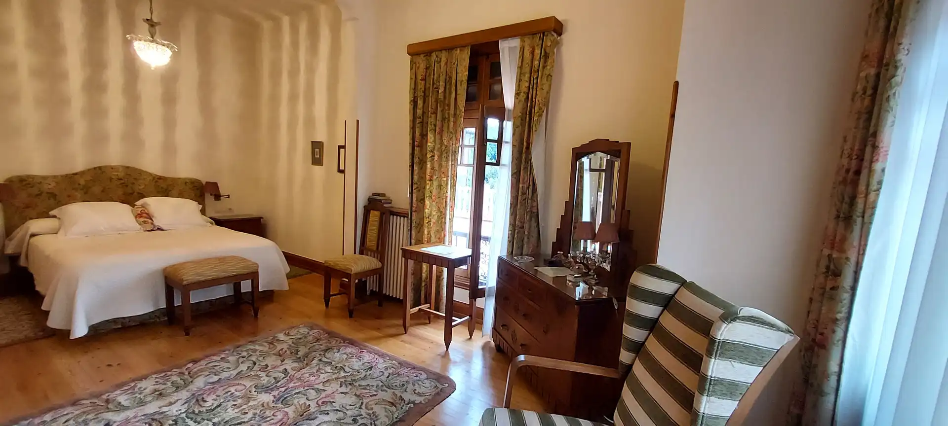 Dormitori de Finca rústica en venda en Salas amb Calefacció, Jardí privat i Parquet