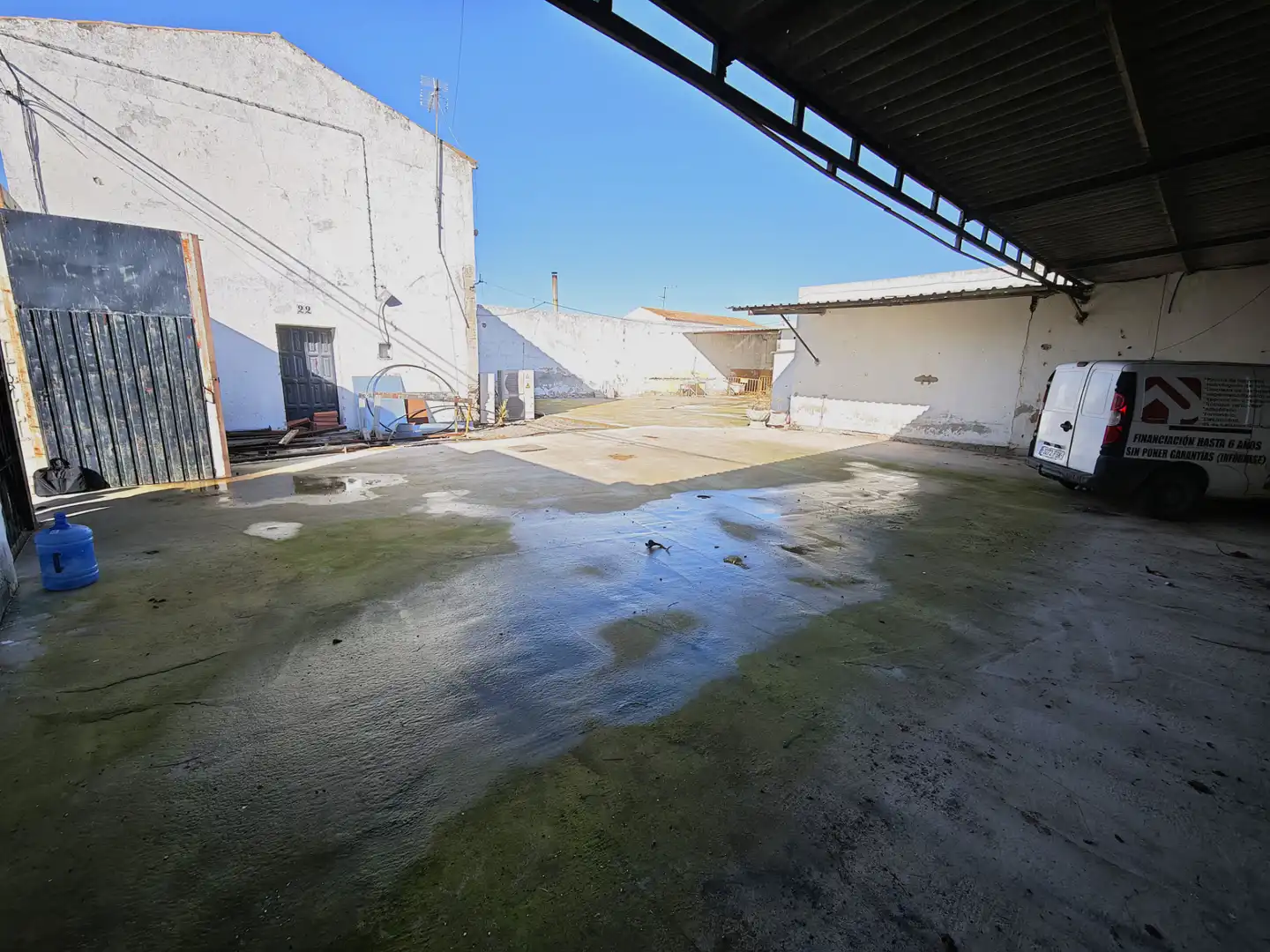Vista exterior de Casa o xalet en venda en Utrera amb Aire condicionat, Jardí privat i Terrassa