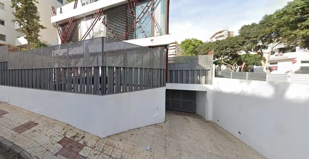 Vista exterior de Garatge en venda en Torremolinos
