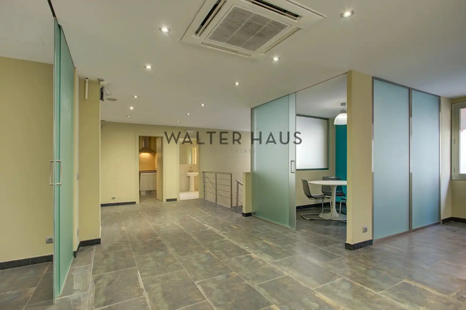 Office for sale in Barcelona  with Air Conditioner