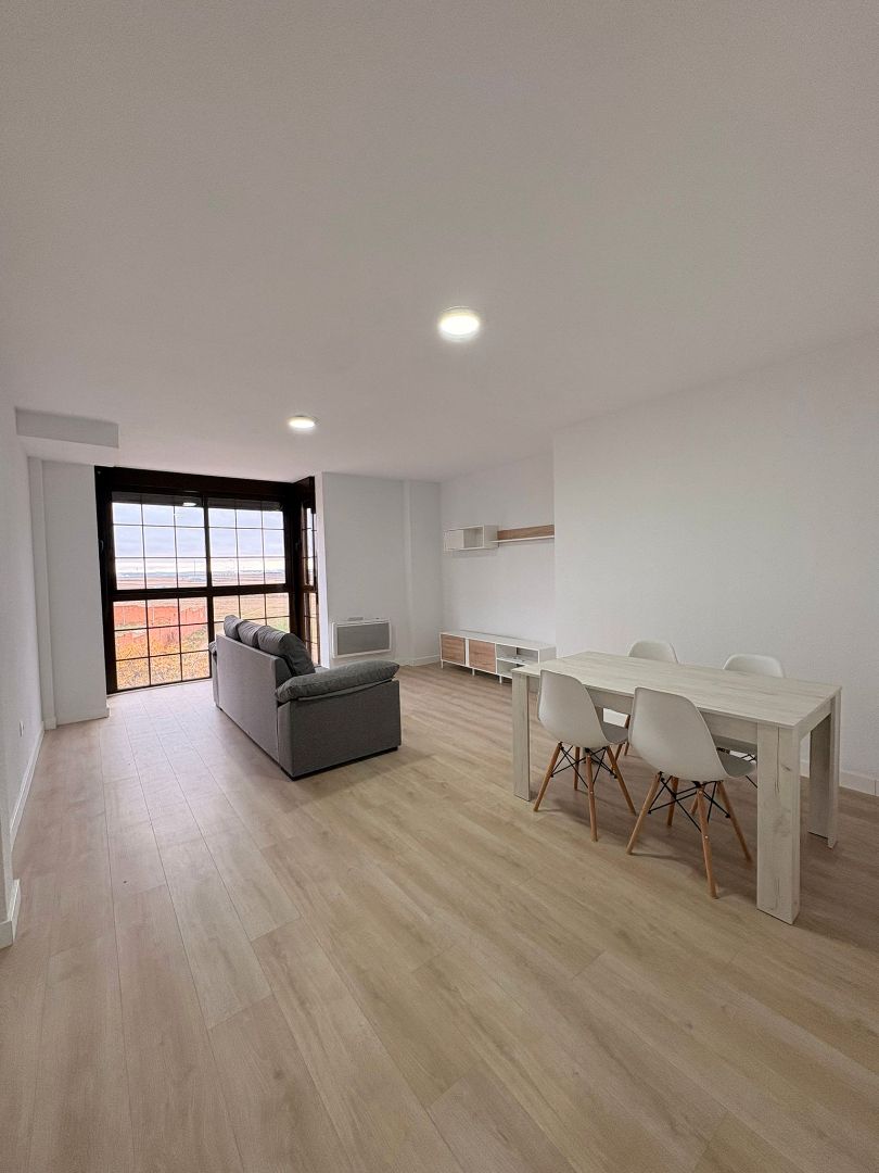 Flat to rent in Calle Cervantes, Yuncler