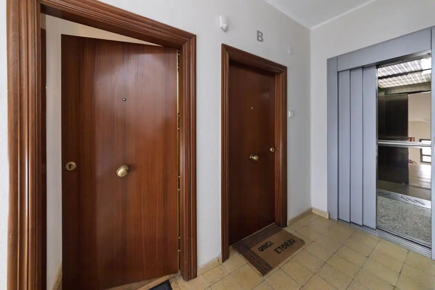 Flat with lift for sale in Calle Martín Azpilcueta, imagen 2