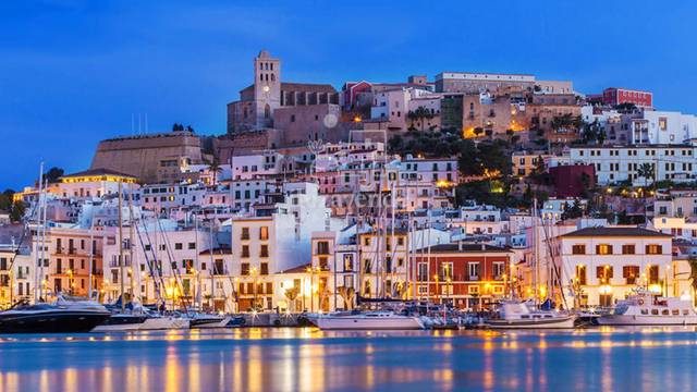 Local comercial en Alquiler en de Vicent Serra i Orvay en S'Eixample - Can Misses