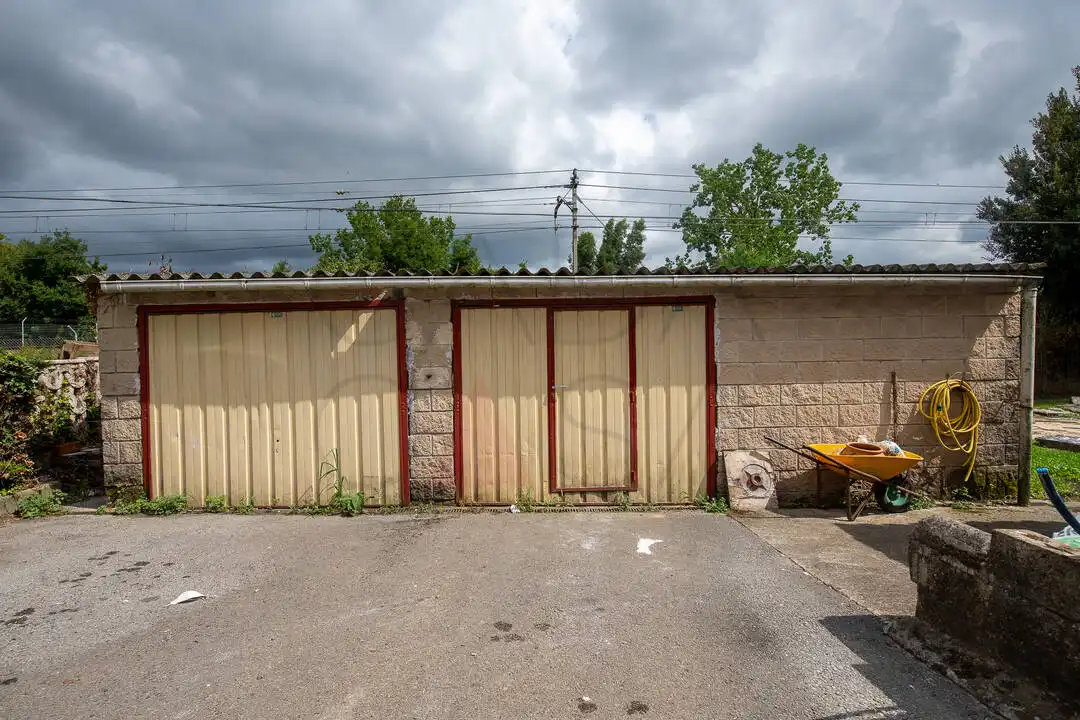 Vista exterior de Casa o xalet en venda en El Astillero   amb Calefacció i Jardí privat