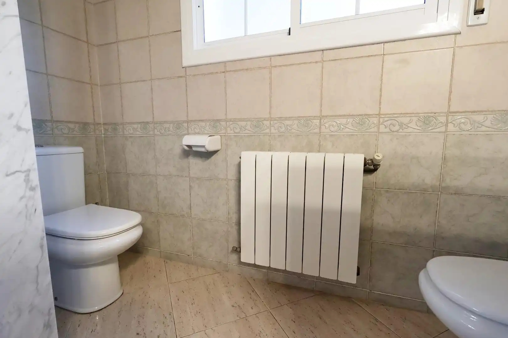 Bany de Casa o xalet en venda en Cubelles amb Aire condicionat, Jardí privat i Terrassa
