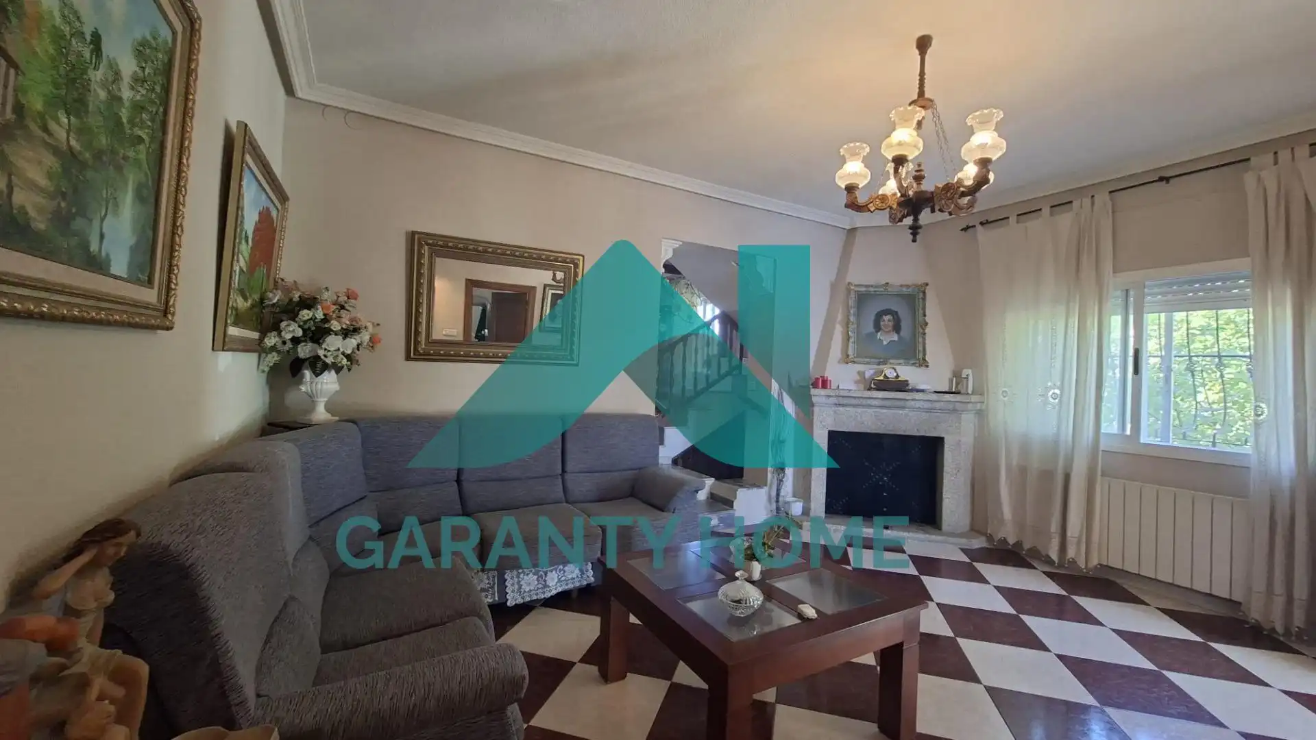 Sala d'estar de Casa o xalet en venda en Malpartida de Cáceres amb Calefacció, Jardí privat i Traster