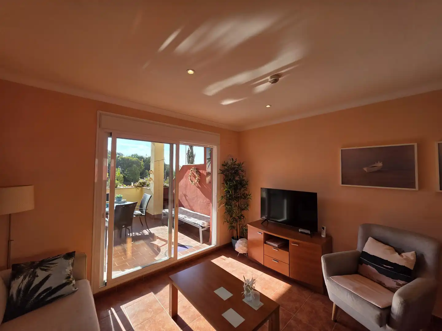Wohnzimmer von Wohnungen zum Verkauf in La Línea de la Concepción mit Klimaanlage, Terrasse und Schwimmbad