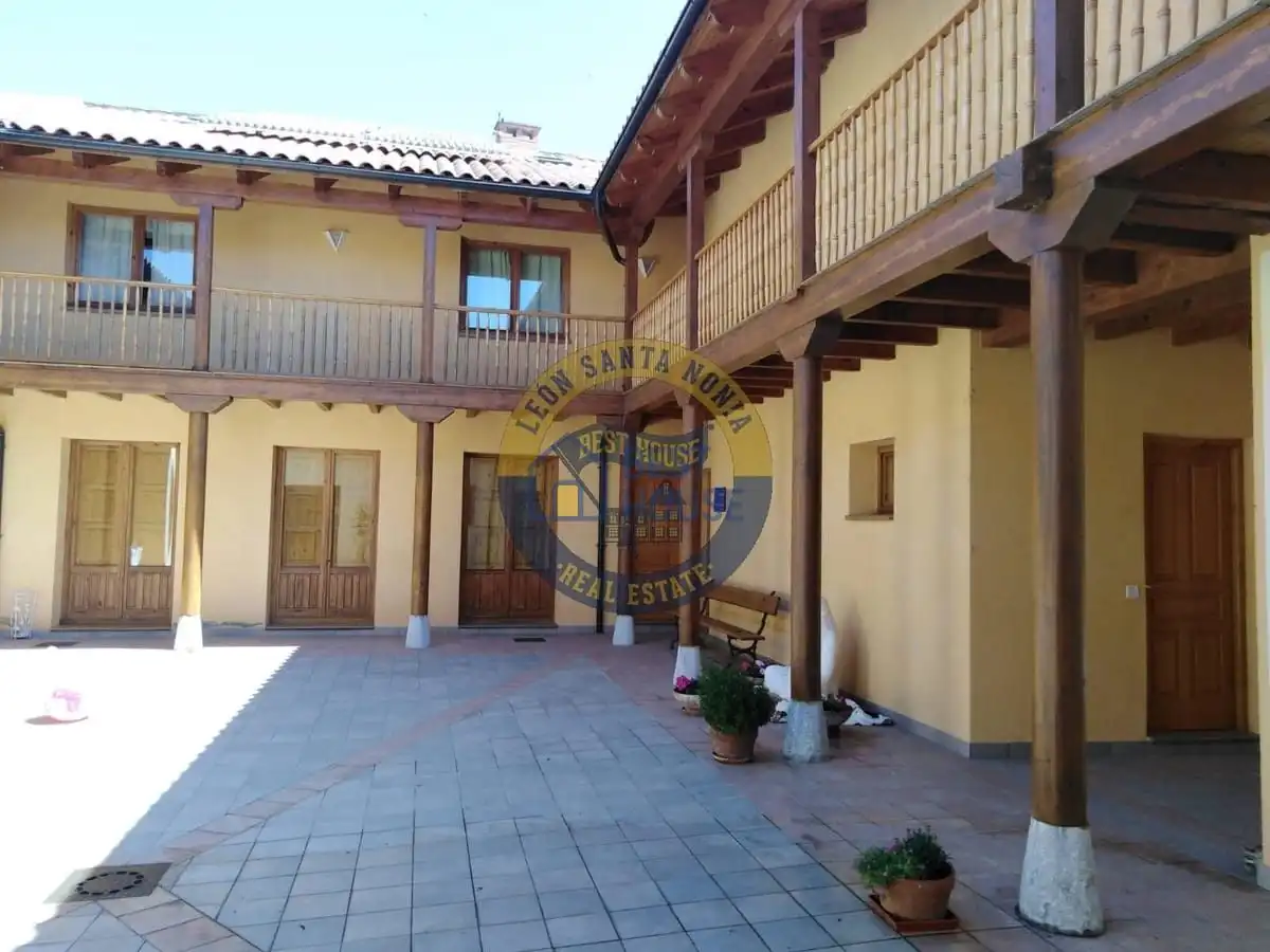 Vista exterior de Casa o chalet en venta en Villaquilambre con Calefacción, Jardín privado y Parquet