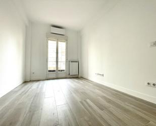 Bedroom of Flat to rent in  Madrid Capital  with Air Conditioner, Heating and Terrace