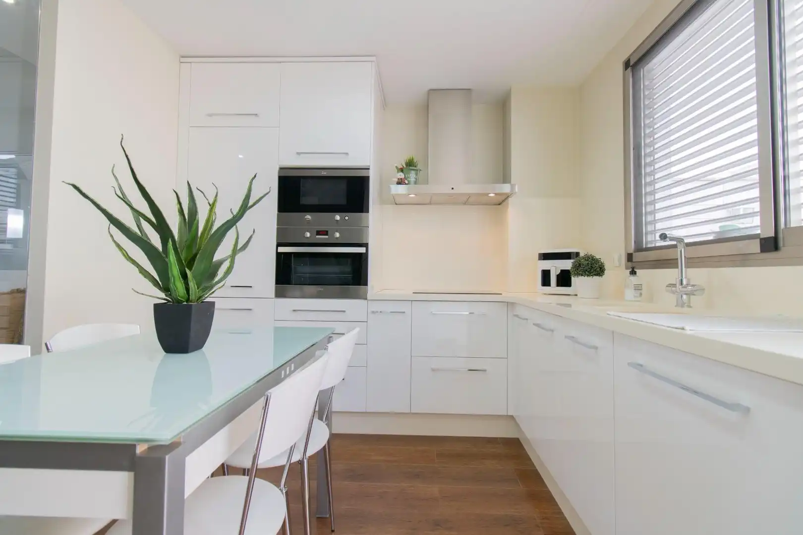 Kitchen of Houses for sale in Quart de Poblet