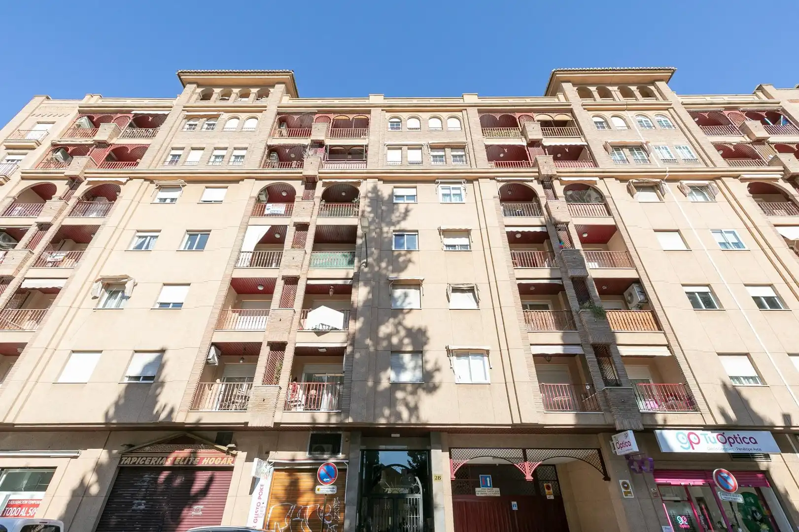 Vista exterior de Piso en venta en Granada con Aire acondicionado, Calefacción y Terraza