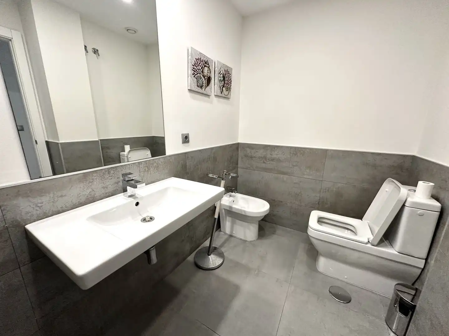 Bathroom of Ground floor for sale in Marbella  with Air Conditioner, Terrace and Internet