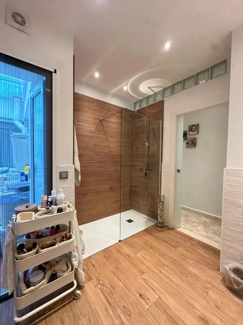 Bathroom of Ground floor for sale in Badalona  with Air Conditioner, Heating and Terrace