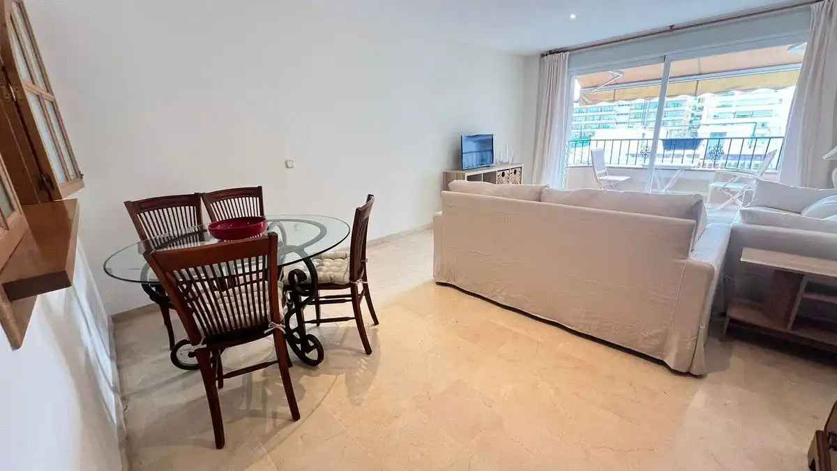 Menjador de Apartament de lloguer en Marbella amb Aire condicionat, Calefacció i Terrassa