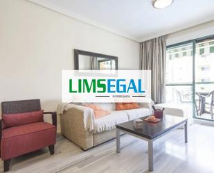 Sala d'estar de Apartament de lloguer en Torremolinos amb Aire condicionat, Terrassa i Piscina