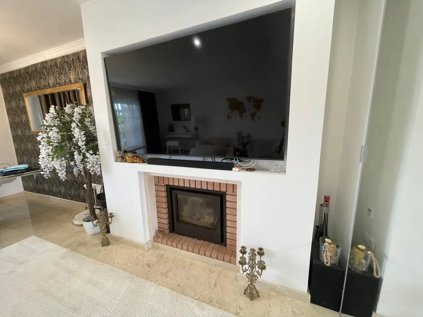 Sala d'estar de Casa adosada en venda en Mijas amb Aire condicionat, Jardí privat i Terrassa