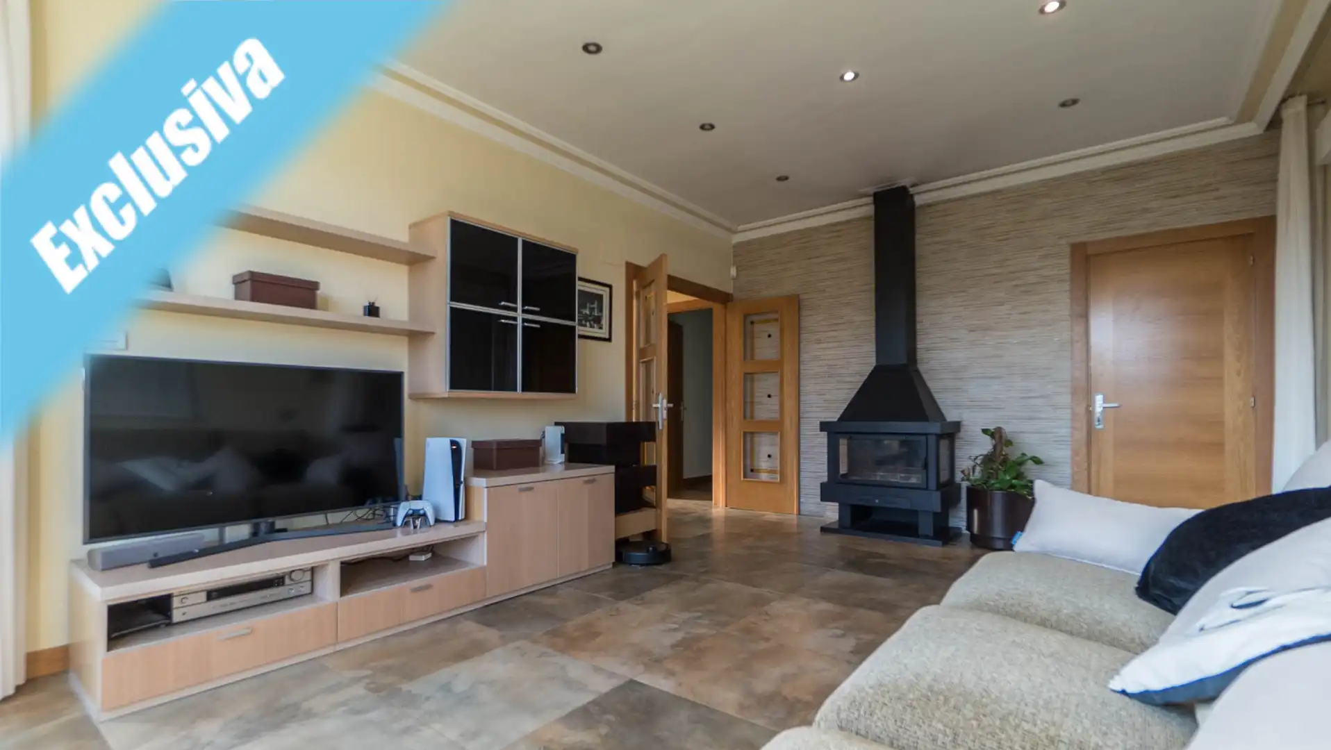 Living room of Houses for sale in Bárcena de Cicero  with Air Conditioner, Heating and Private garden