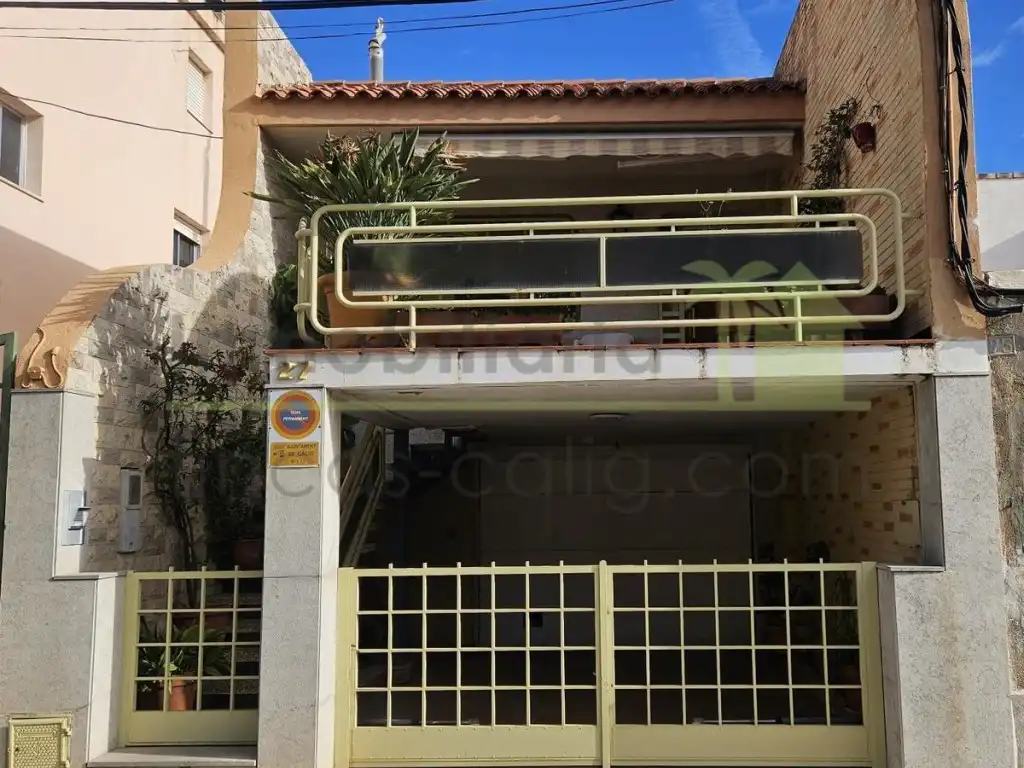 House with terrace for sale in Càlig