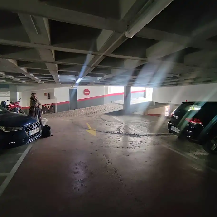 Aparcament de Garatge en venda en Barcelona amb Alarma