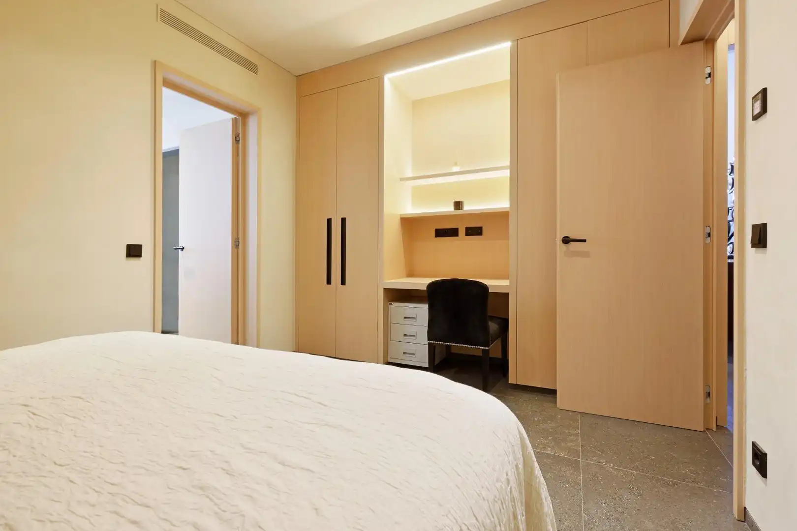 Dormitori de Apartament en venda en Barcelona amb Aire condicionat, Calefacció i Terrassa