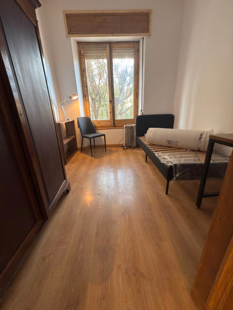 Dormitori de Pis de lloguer en  Granada Capital amb Aire condicionat, Moblat i Rentadora