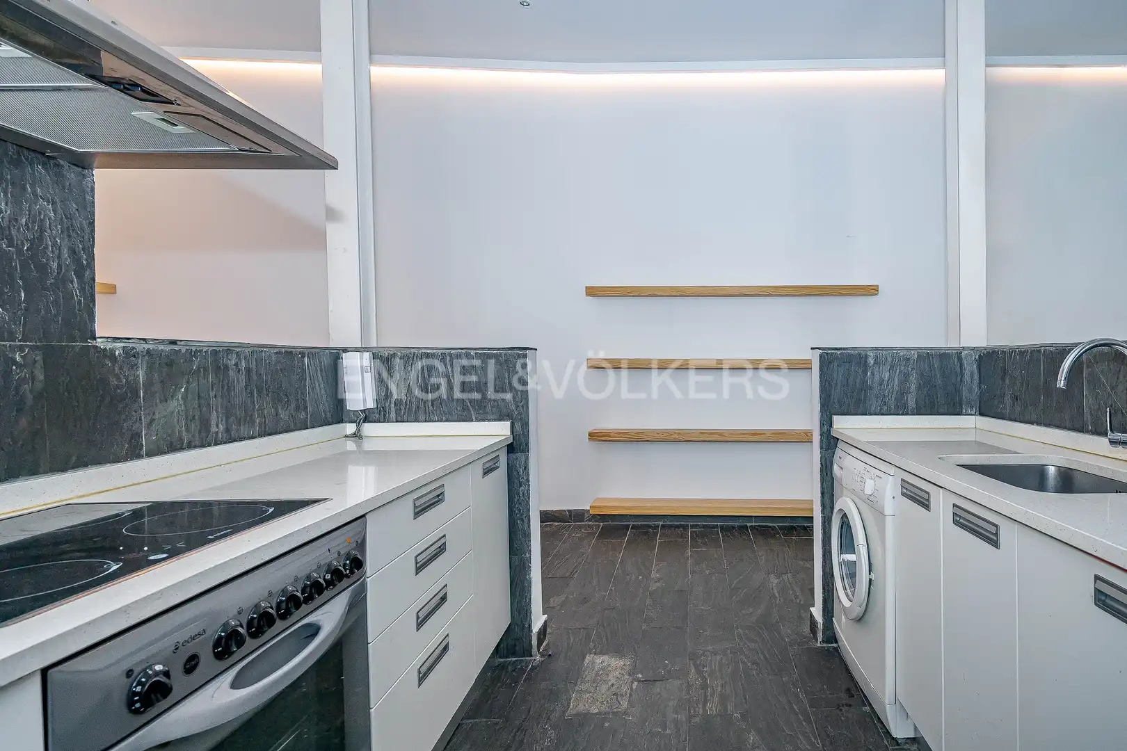 Küche von Wohnung zum Verkauf in Madrid mit Heizung und Balkon
