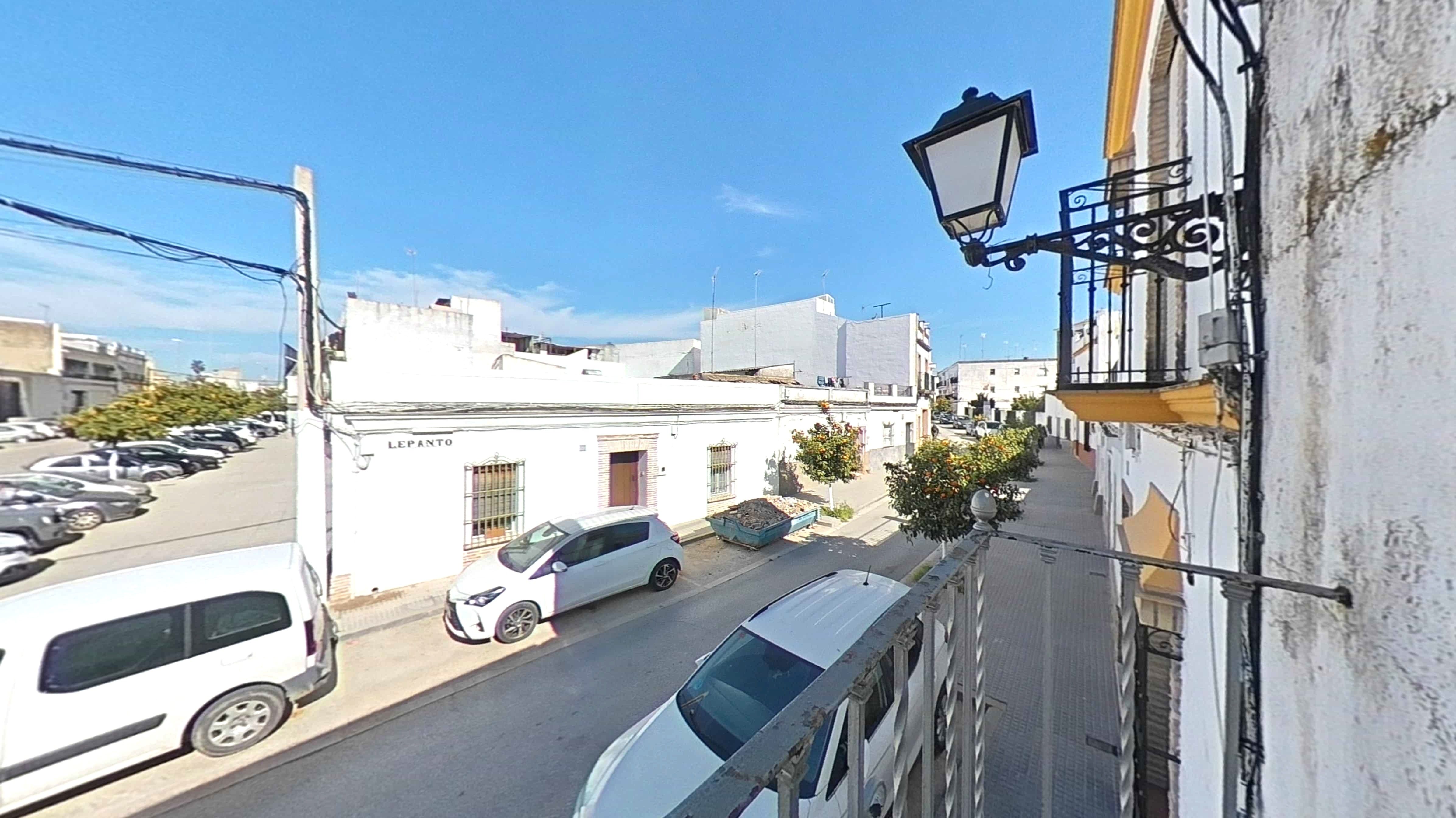 Vista exterior de Casa o xalet en venda en Lora del Río amb Balcó