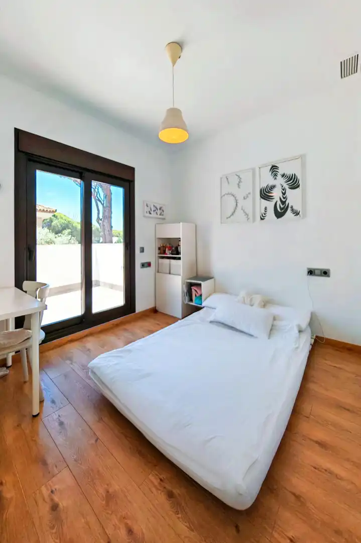 Habitación de Casa o chalet en venta en Chiclana de la Frontera con Aire acondicionado, Jardín privado y Terraza