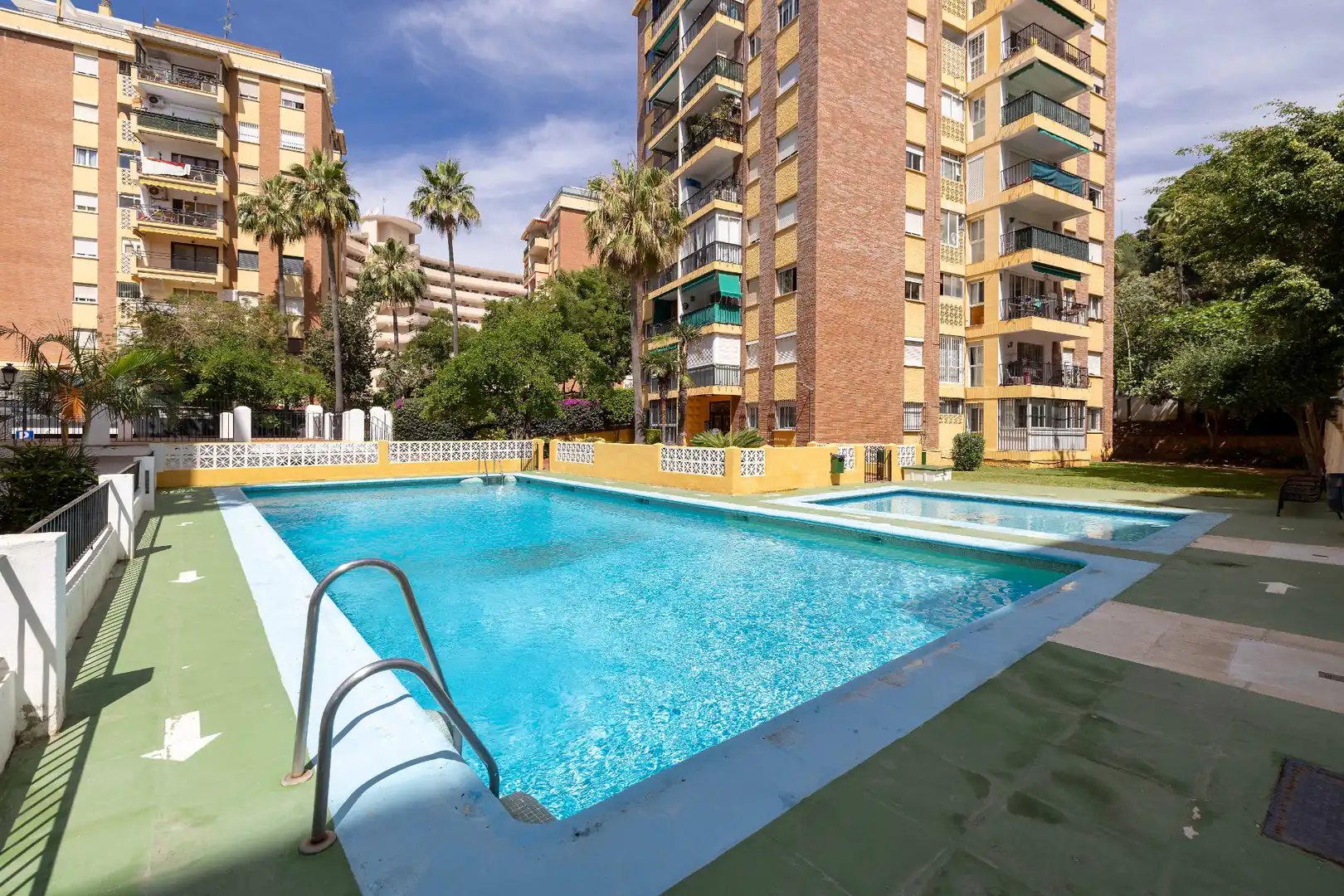 Piscina de Planta baja en venta en Marbella con Terraza y Piscina comunitaria