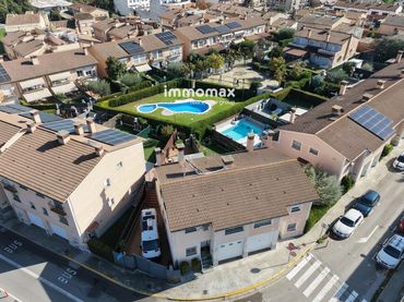 Adosado con piscina en venta en Lliçà d'Amunt