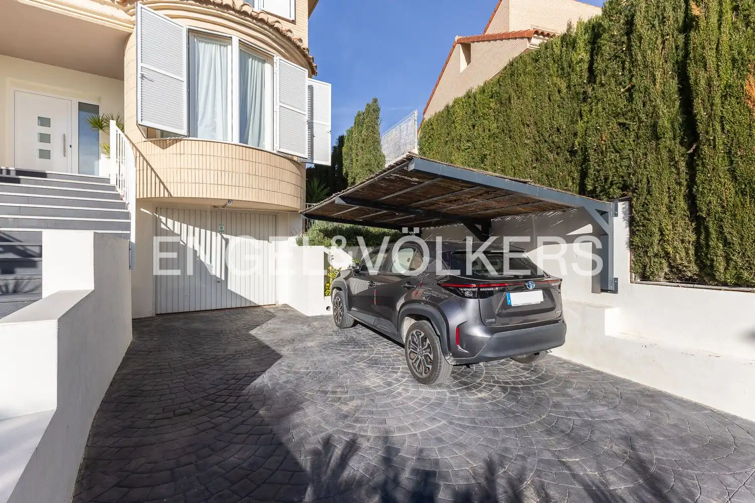 Parking of Houses for sale in Chiva  with Air Conditioner, Heating and Private garden