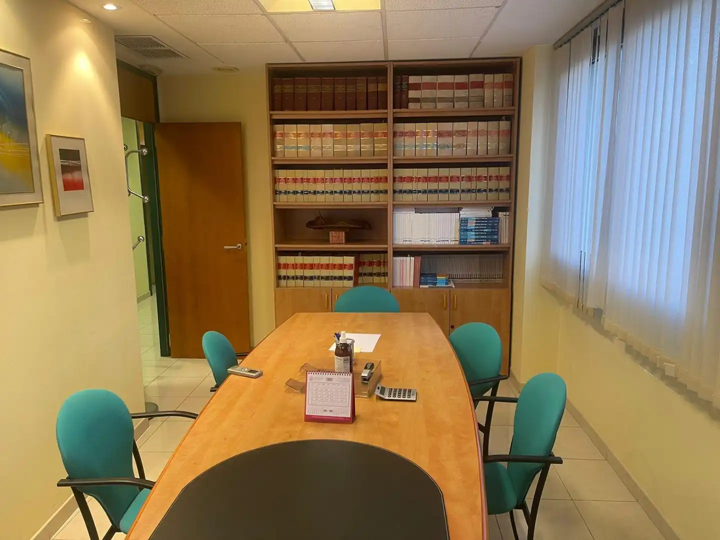 Büro zur Miete in Igualada mit Klimaanlage, Abstellraum und Möbliert
