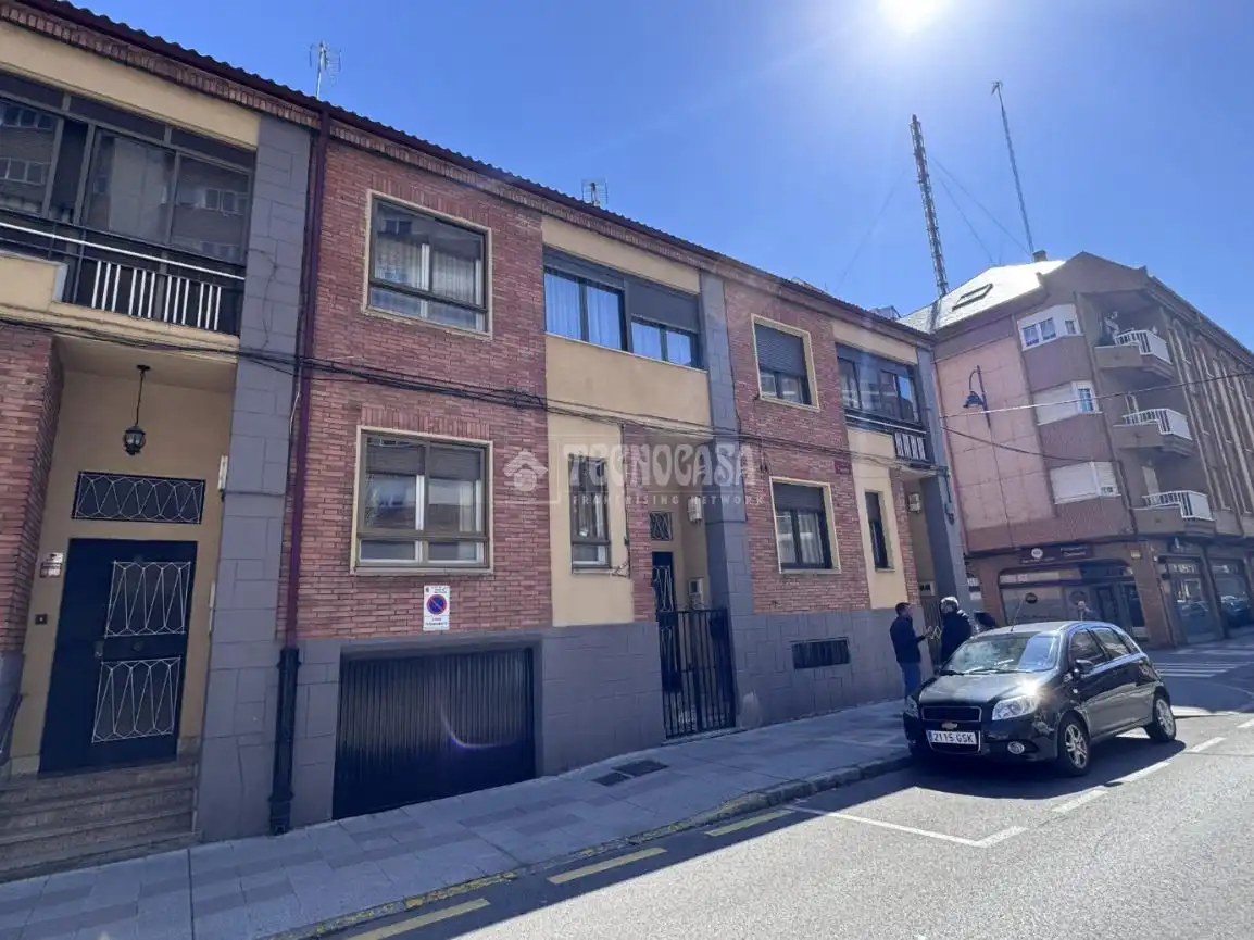 Exterior view of Detached homes for sale in León Capital   with Heating and Parquet flooring
