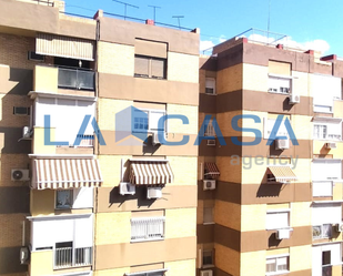 Vista exterior de Pis en venda en  Sevilla Capital amb Terrassa