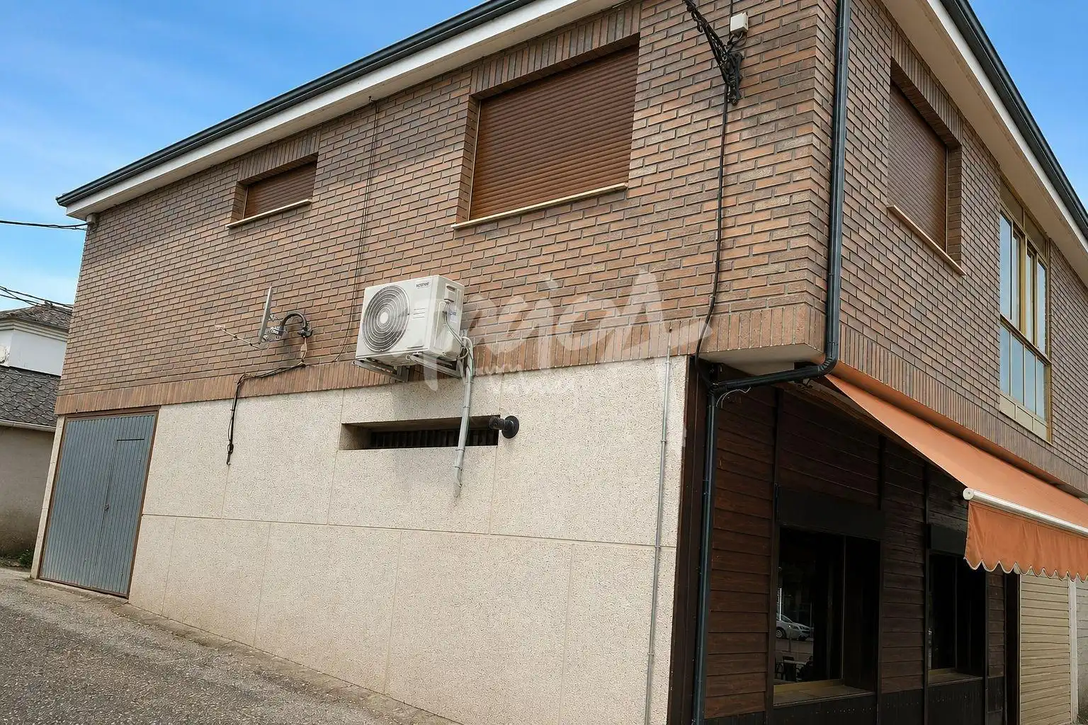Vista exterior de Casa o chalet en venta en Ponferrada con Calefacción y Amueblado