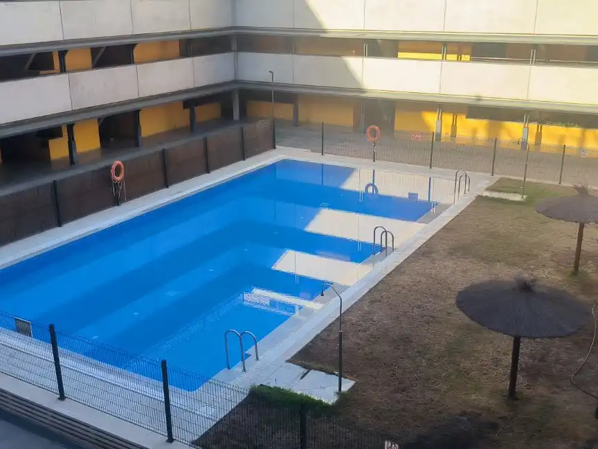 Schwimmbecken von Wohnung zum Verkauf in Camas mit Klimaanlage
