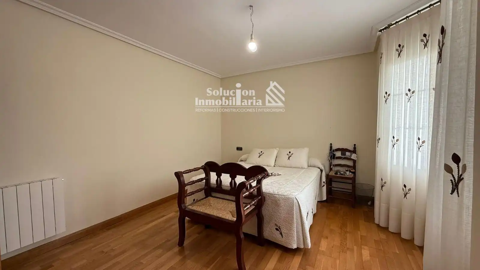 Habitación de Casa adosada en venta en Carrascal de Barregas con Calefacción, Terraza y Amueblado