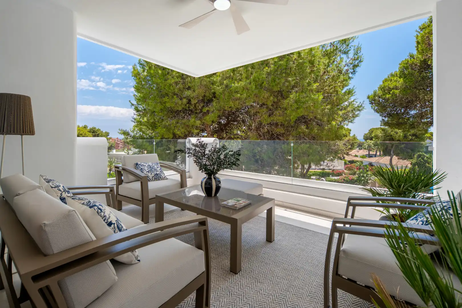 Terrasse von Dachboden zum Verkauf in Marbella mit Klimaanlage, Terrasse und Schwimmbad