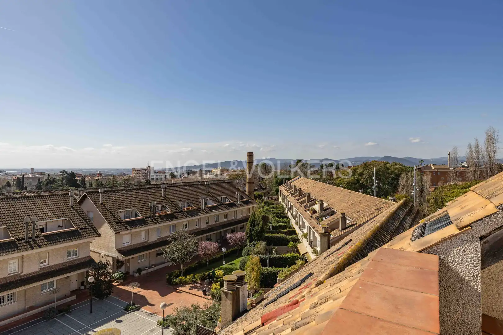 Vista exterior de Casa o xalet en venda en Esplugues de Llobregat amb Calefacció i Terrassa