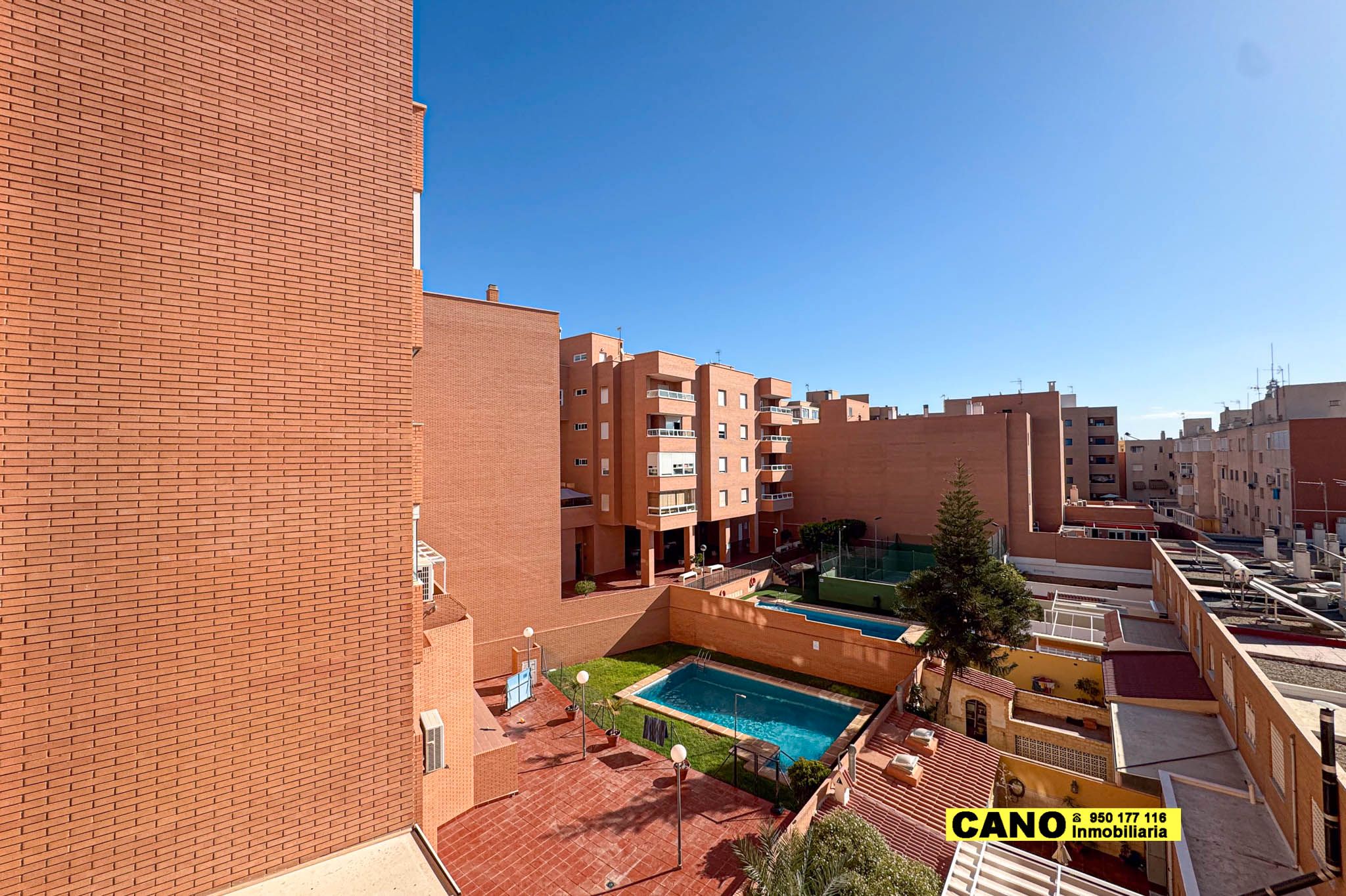 Dormitori de Pis en venda en  Almería Capital amb Aire condicionat, Calefacció i Terrassa